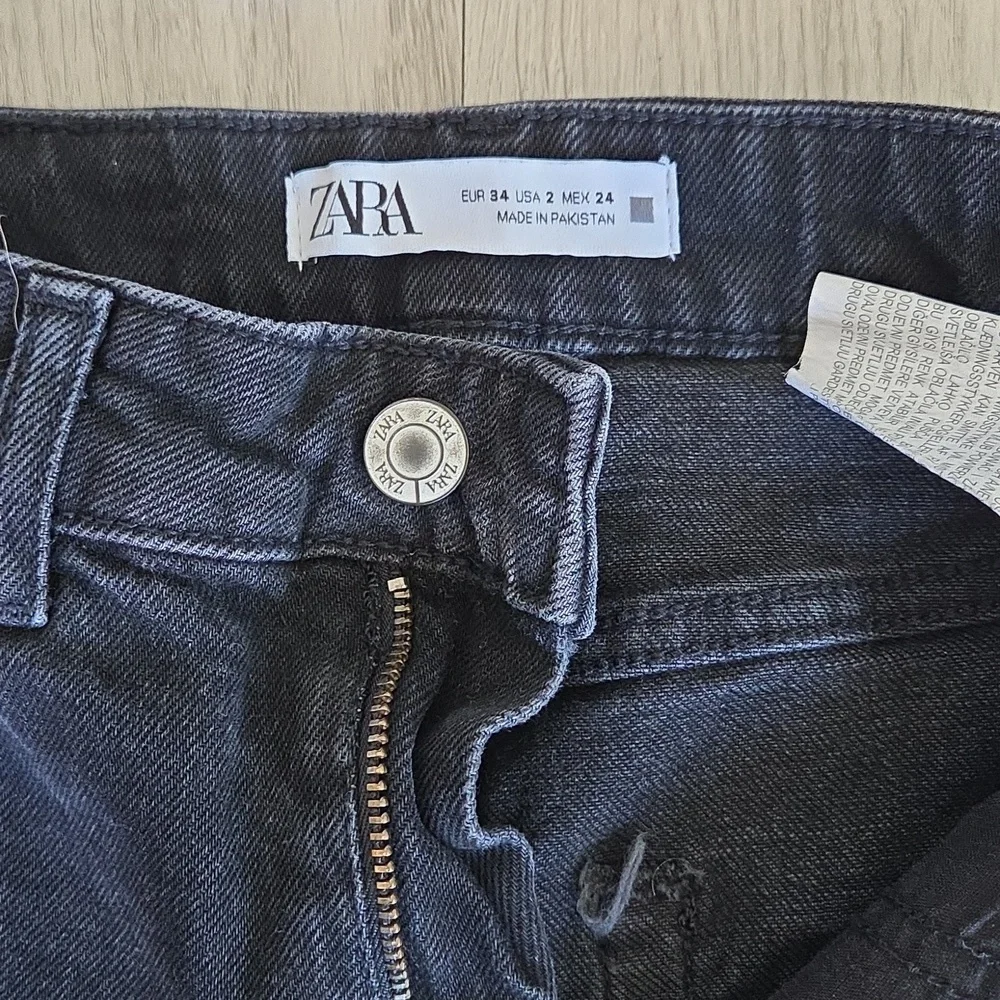 2 Women's Size 2 Jeans! Zara Black Wash/ Abercrombie& Fitch Blue Wash. - Picture 6 of 8